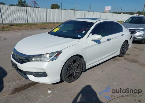 2016 Honda Accord Touring z USA, uszkodzony, nr VIN 1HGCR3F90GA031426